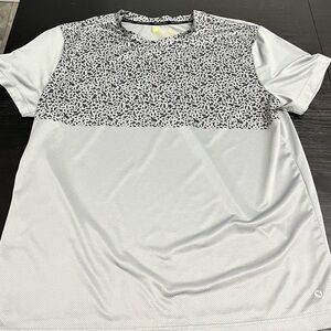 Xersion Sport Tee Shirt, like elephant print, gray size XL